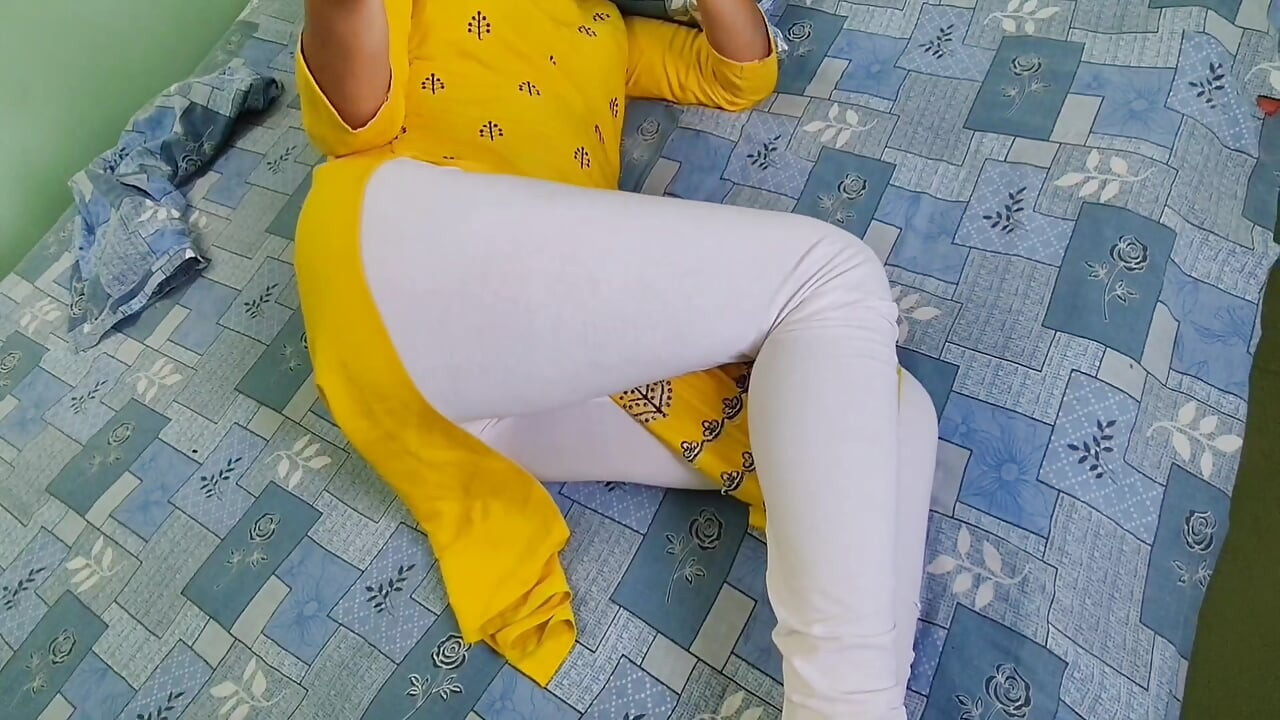 Desi hot Indian 18+ college girl big ass leaked MM , hindi audio beautiful Indian girl