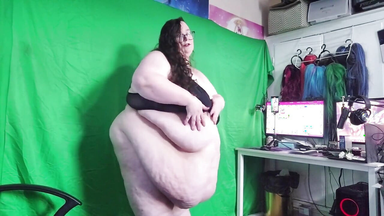 SSBBW tirando a roupa na cadeira do meu escritório, bebê
