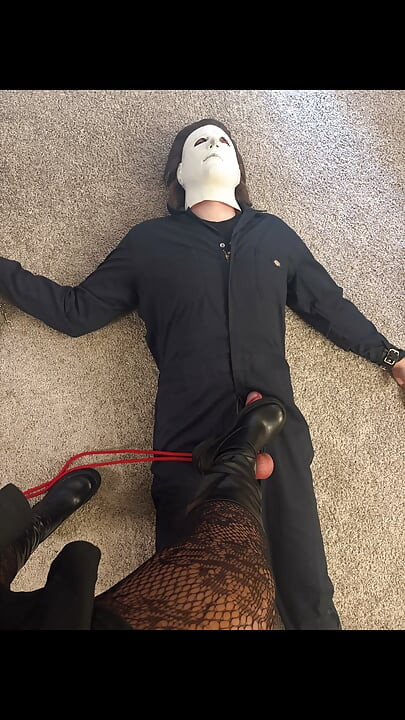 Halloween CBT gnječenje jaja