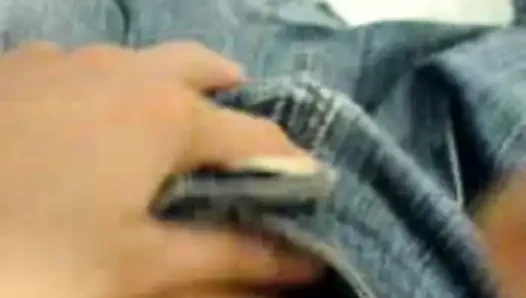 Mola sırasında yeni oyuncağı hızlı bir şekilde test etti