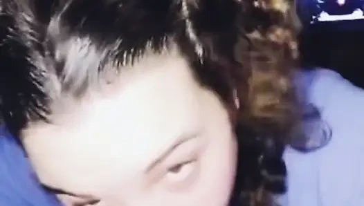 Pacar semokku yang penurut nyepong kontolku