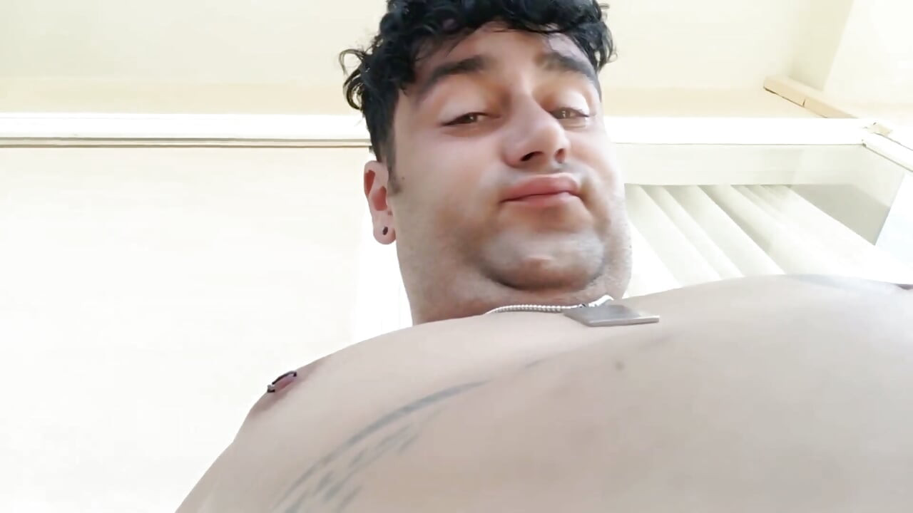 mujhe apna mota luk pasand hai - dabal chin, bare stan aur bara pet