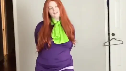 Daphne Fucking Her Pretty Cunt