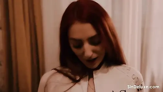 Biraz zaman ayıralım ve sırıtaklam olalım! Sindeluxe için Katy Rose ve Micky Muffin