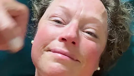 Dicke titten, grüne augen, sperma auf meinem gesicht bitte