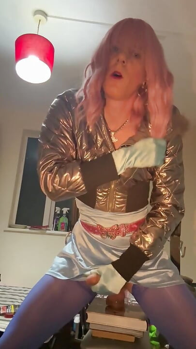 Jess Silk Rides Her Dildo