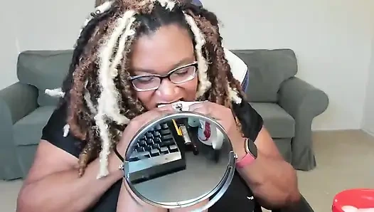 Ngurusin kontol ngaceng itu yuk