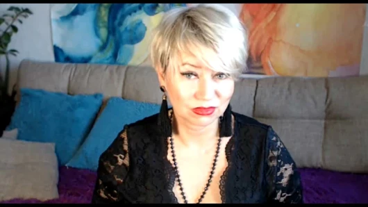 Cool mature webcam whore Aimee Hot MILF and a close-up of her lustful cunt .!. ))