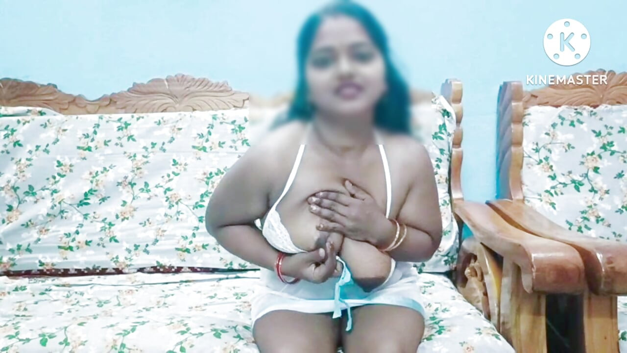 Gadis sange ini lagi asik masturbasi memeknya sambil ngomong jorok - video erotis tamil