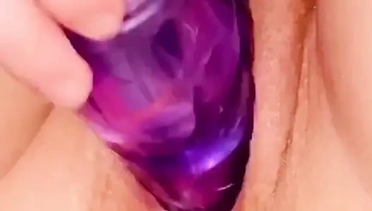 Fick meine hübsche rosa muschi mit einem dildo