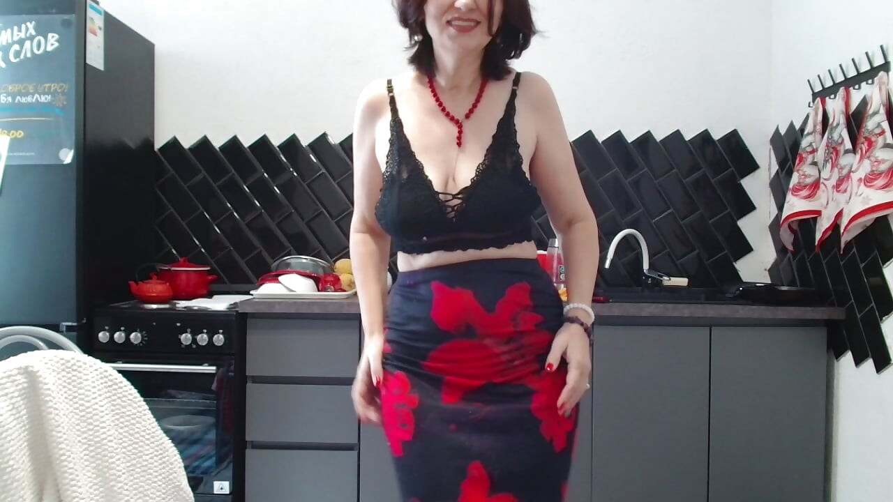 Seducing with a super dance undressing