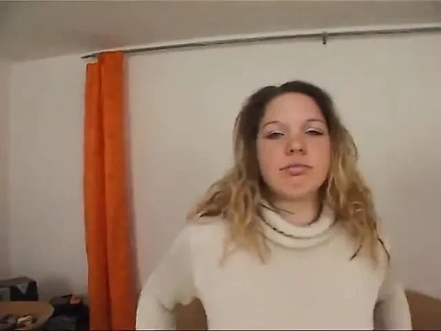 Amateur blonde masturbating on her first casting