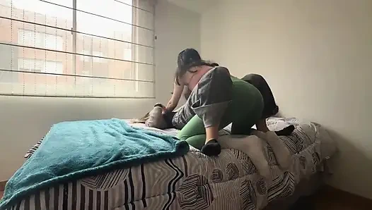 Anda tidak tahu betapa panasnya saya meniduri seorang lesbian