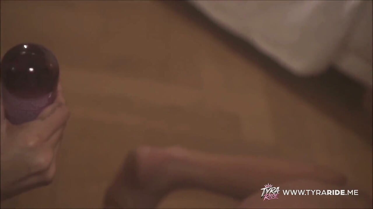 Tattooed Lesbians Share Sloppy Oiled Foot Play