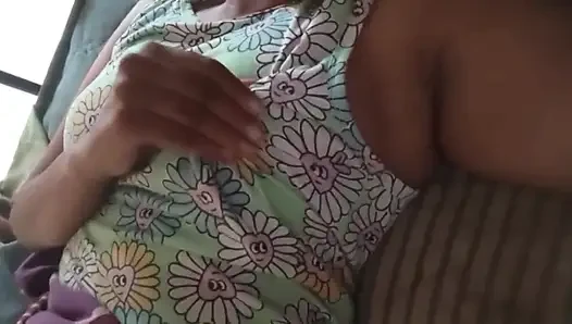 Adik tiri dengan toket besar ini lagi asik muasin memeknya pakai dildo sama abang tirinya sendiri