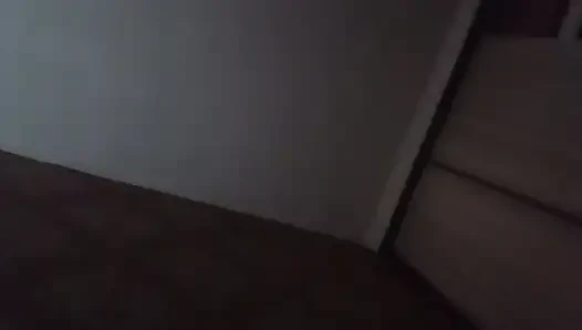 Eine begabte kochin zeigt ihre reize