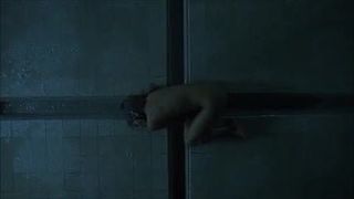 Halle Berry et des femmes nues inconnues - Gothika