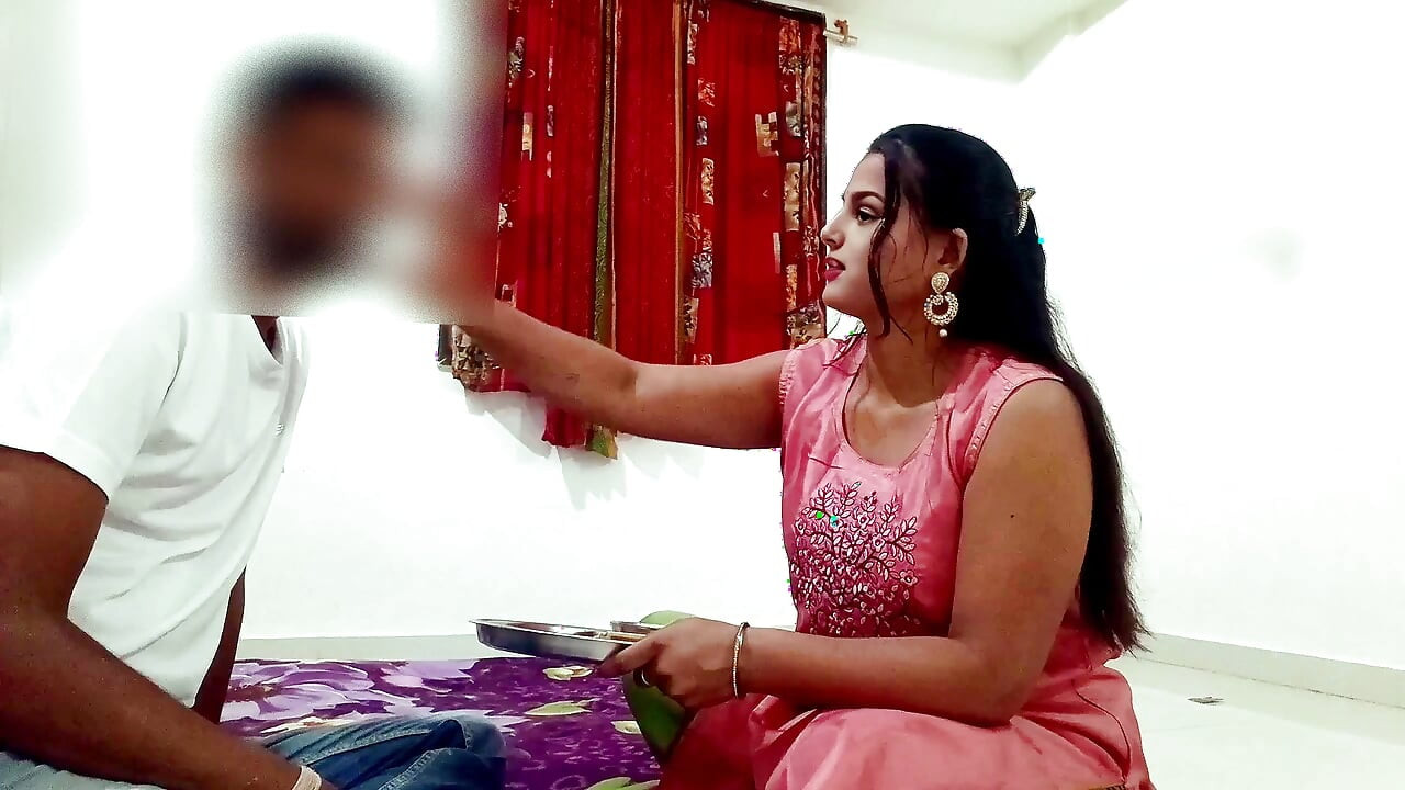 Stiefbruder feiert Raksha Bandhan mit jüngerer stiefschwester