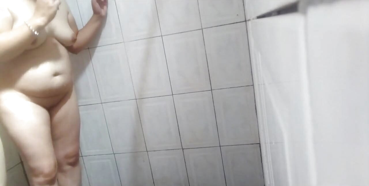 Intimer moment in der dusche: Mit meiner freundin unter wasser teilen