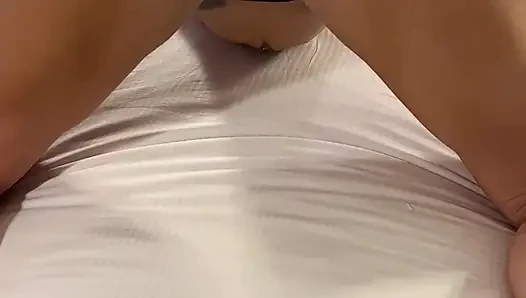 Klitoris besar tante seksi berotot