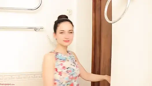 Eva nimmt ein bad