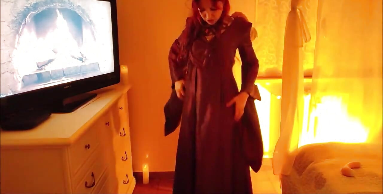 Cosplay passion Lady Melisandre de « Game of Thrones"comme vous ne l’avez jamais vue auparavant