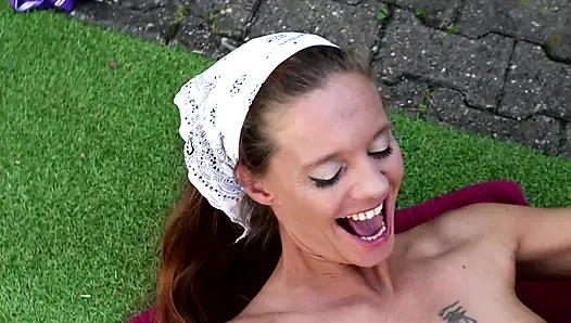 Dövmeli esmerle açık havada sikiş