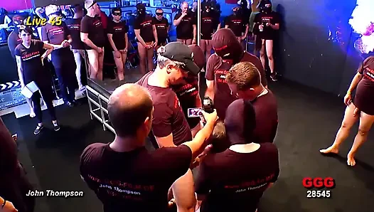 Kacamata Asia Pelacur Fistets Cunt & Ass Untuk Meledakkan Air Mancur Squirt!