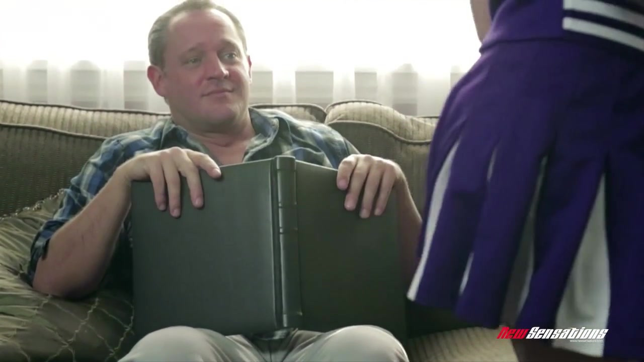 ライリー・リードが義理のお父さんとセックス