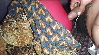 देसी भारतीय भाभी पति के साथ पहली गांड चुदाई आजमाती है