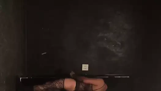 Kıçımı açığa çıkaran bir yetişkin video özel odada crossdressing