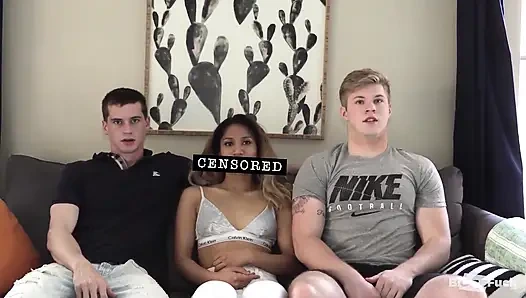 Cewek hot rambut pirang dan asia dientot habis-habisan sama kontol besar!