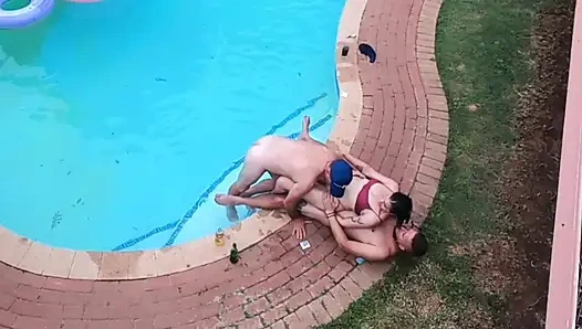 Meine nachbarn beim ficken beim fliegen mit meiner Drohne erwischt