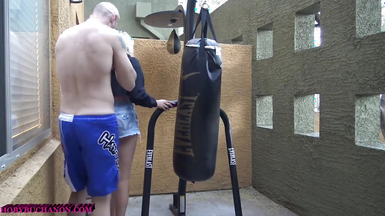 Heit blond tenåring spruter over hele MMA-fighterens kjøkkengulv del 1