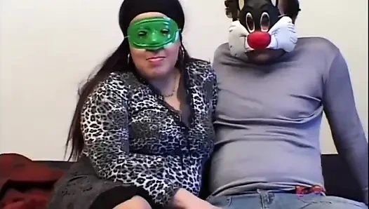 Istri semok bertopeng dientot habis-habisan dan dicrot di dalam sama kontol besar amatir