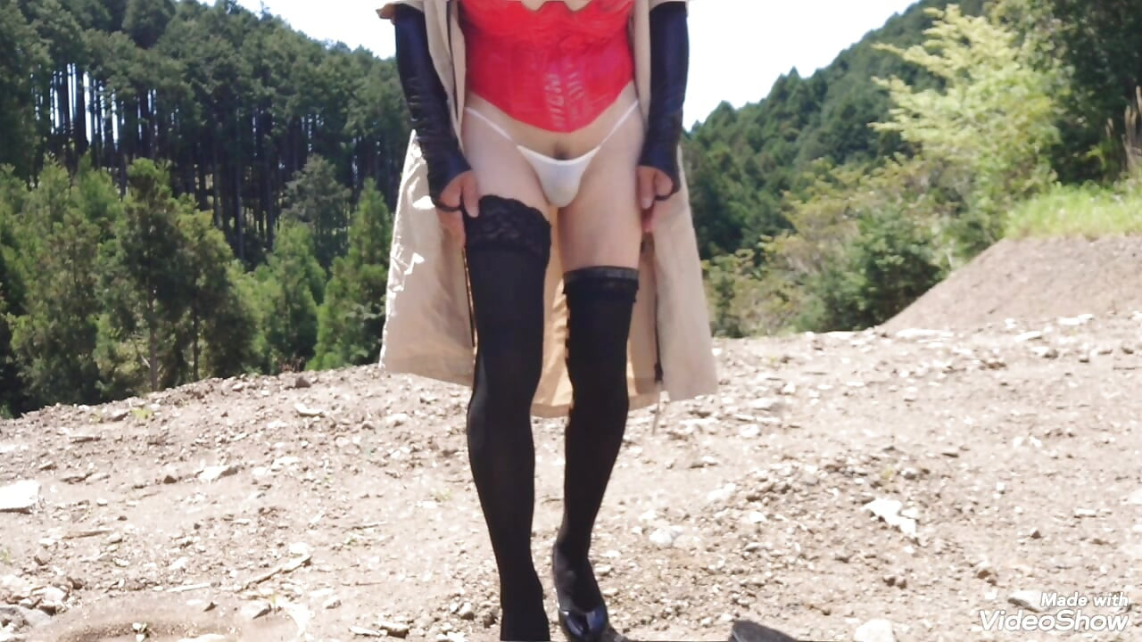 Miyuki outdoor masturbation