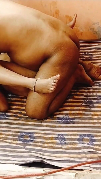 Powerful moment from "Bhabhi ne chut chtwaya chuchi peelwayi payari madhu"