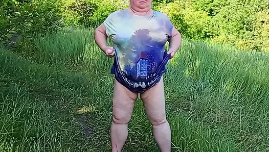 Stage porn video – The Neighbor Undressed in the Park and Staged a Pissing