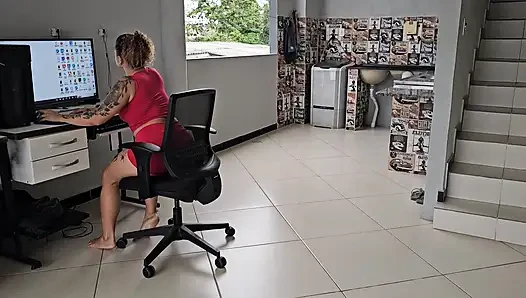 I WAS GRABBED UNDER THE TABLE HE FUCKED ME FROM BEHIND I READ I GAVE A NICE BLOWJOB