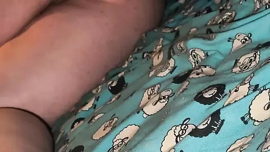 Cewek super semok ini lagi asik masturbasi sampai muncrat