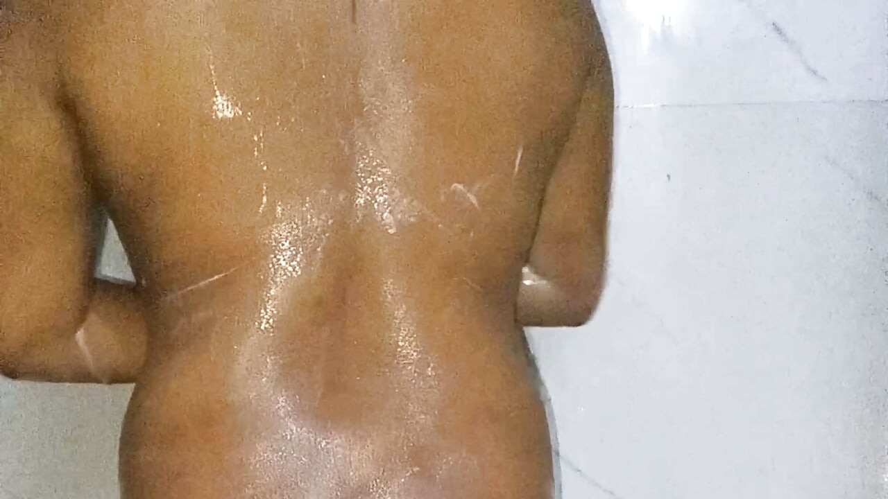 Indian hot aunty bathroom leak video