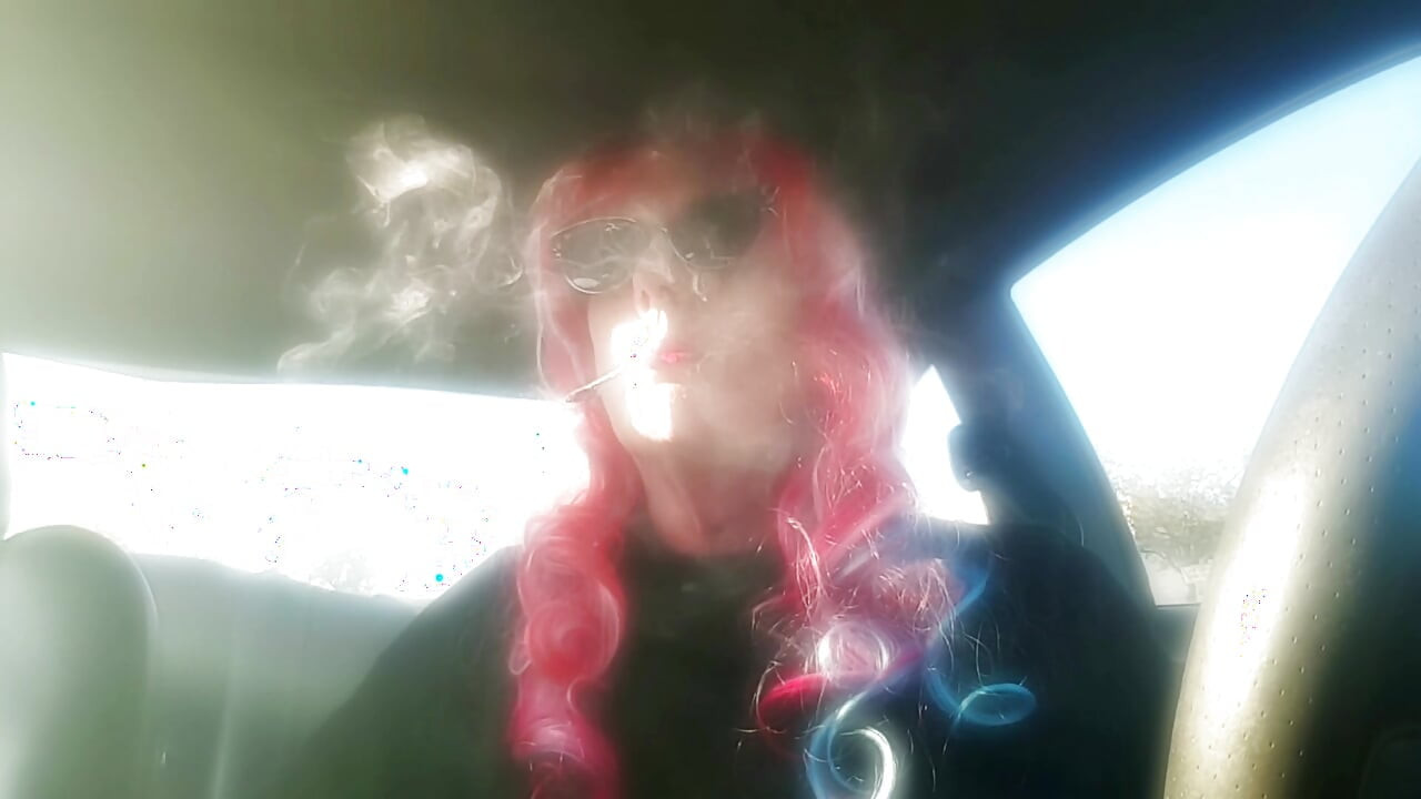 MATURE RED HEAD MRS. ROMAN CAR SMOKING VS 120 MENTHOLS