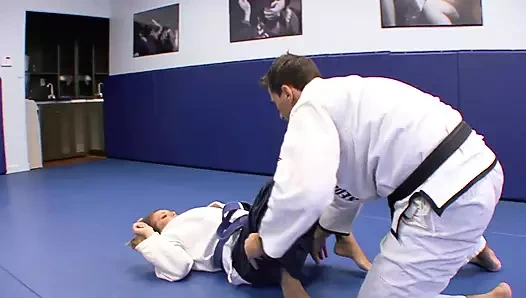 Kaum legal, megan fenox, eine schlampe, bekommt ihre muschi gefickt