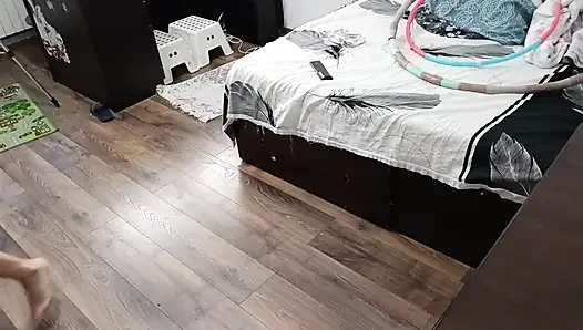 Sexy Ehefrau Trainiert Zu Hause Nackt.