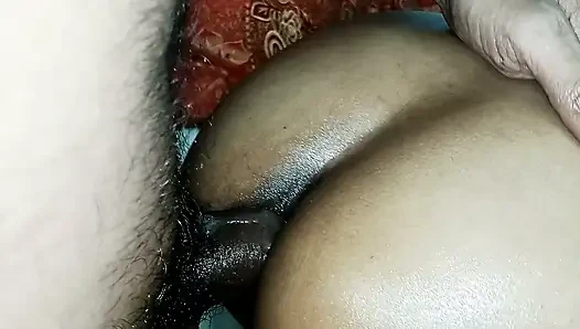 Üvey kız kardeşinin sıkı göt deliği anal sekste dölle dolu