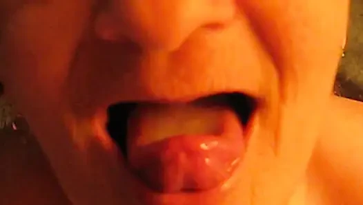 Ich liebe es, den schwanz meines zuhälter-ehemanns zu ficken, ich knall ihn bis zum mund mit jedem mundstreich tief am ende siehst du einen mund voller sperma