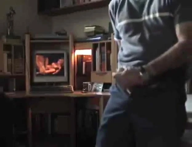 Str8 daddy watching porn & jerk hart