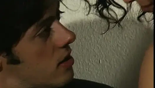 Klasik esmer orta yaşlı seksi kadın Francesco Malcom'un büyük sert yarağına biniyor