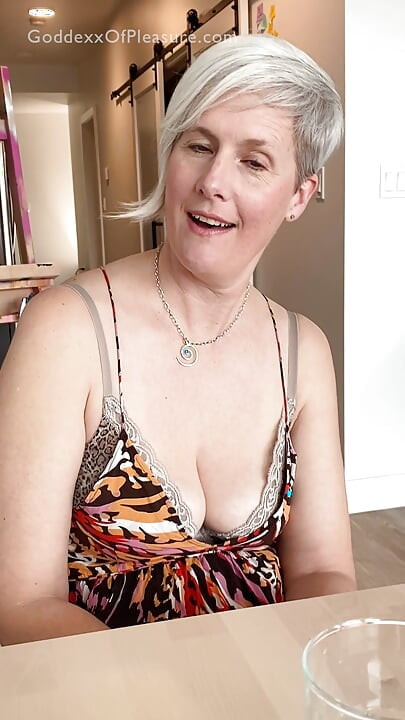 Alone with my Best Friend's Mom - Hot MILF JOI Countdown