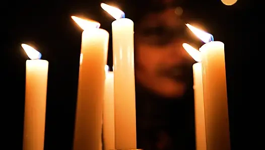 Malam Natal yang gelap. Dua keindahan berdosa dan mainan mereka.